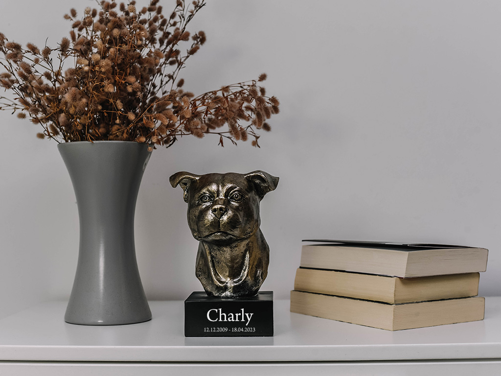 Bronze Hund Statue 15"Staffordshire bull terrier"