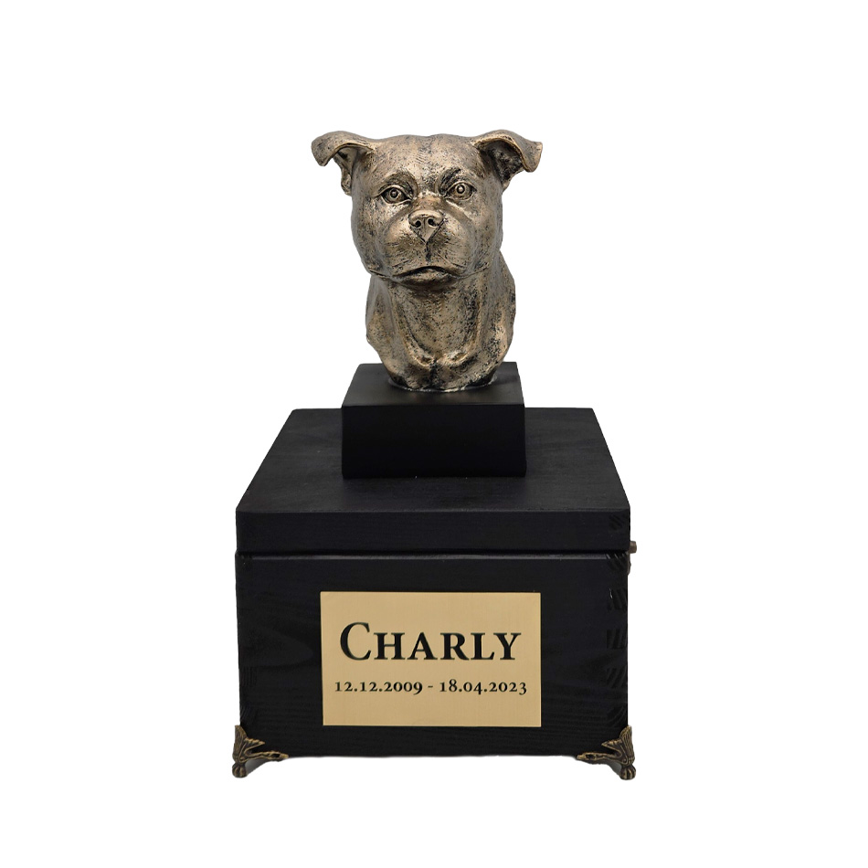 Hund Holz Urne Staffordshire Bull Terrier mit Statue und Gravur 15